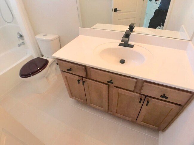 Building Photo - Don't Miss Out! Spacious 3 Bed, 2.5 Bath Home in Los Lunas – Open Layout & Prime Location