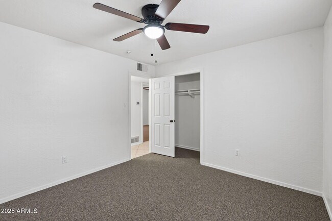 Building Photo - 744 E Meadow Ln
