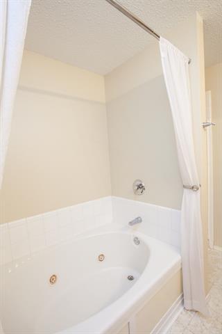 Building Photo - 1118 Water Oak Way