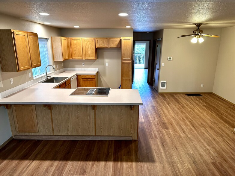 Building Photo - 3312 SE Concord Rd