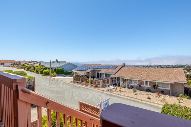Building Photo - 1446 Skyview Dr