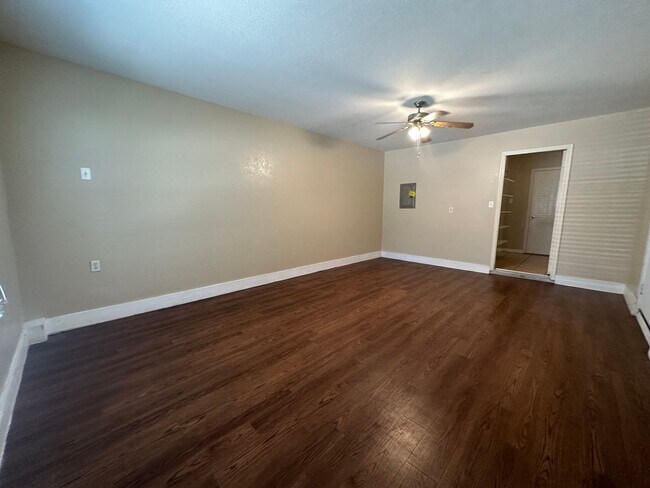 Building Photo - 8411 Jaclyn Park