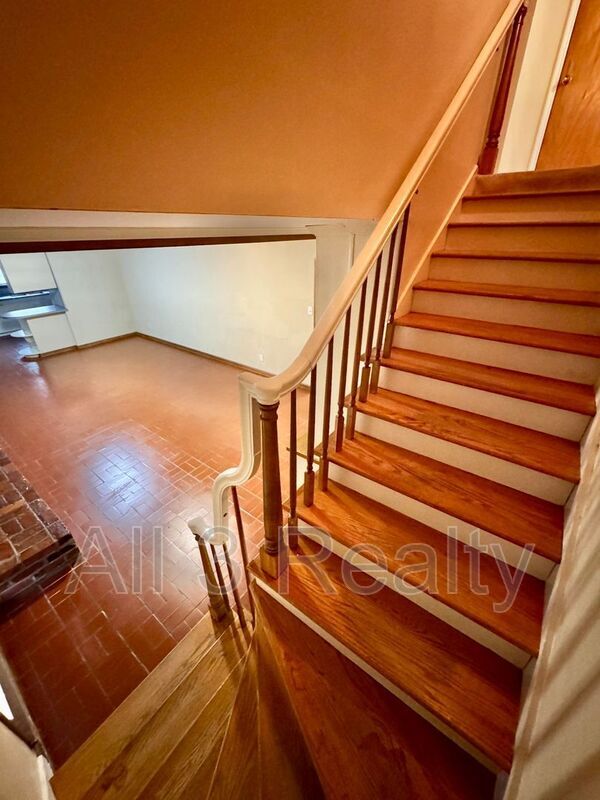 Building Photo - 2913 Sumter Ave