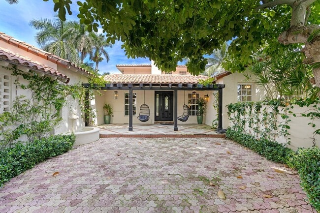 Building Photo - 3304 N Flagler Dr