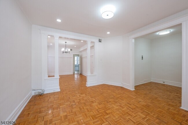 Building Photo - 24 Llewellyn Ave