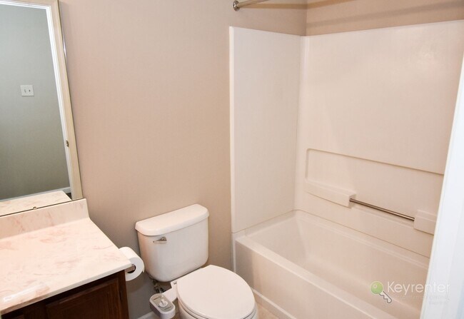 Building Photo - 5474 Grandview Ln