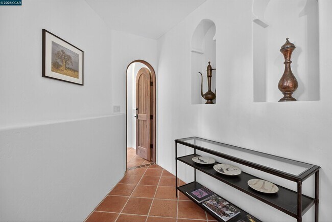 Building Photo - 1 La Campana Rd