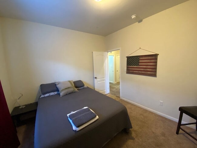 Building Photo - Affordable 3 BD 2 BA house in SE Bakersfield Near Union Ave & Berkshire Road