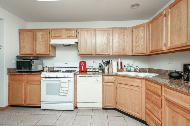 Building Photo - 904 Waterford Ln