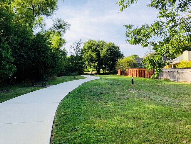 Building Photo - 14809 Great Willow Dr
