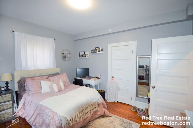 Building Photo - 62 Mapleton St