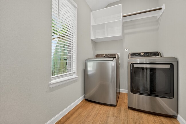 Building Photo - 381 Andes Dr