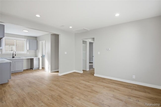 Building Photo - 14615 Winthrop St