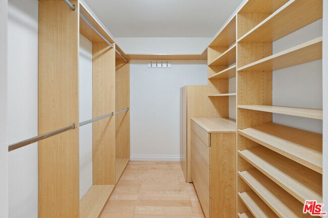 Building Photo - 11965 Gorham Ave