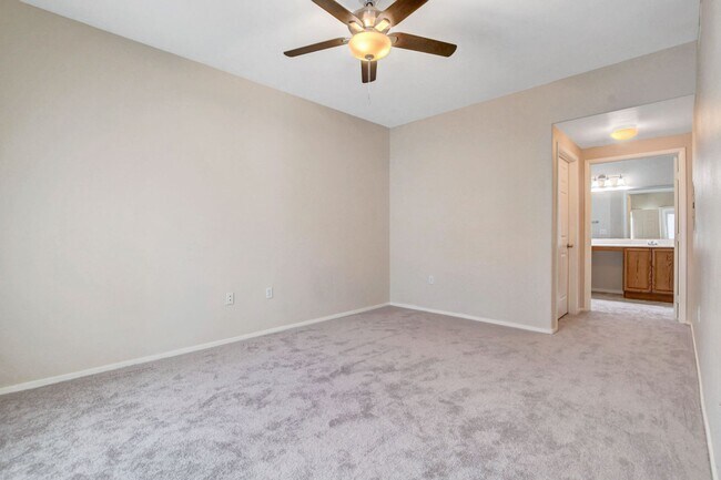 Building Photo - FIRST FLOOR CONDO IN GATED COMMUNITY W/ SINGLE CAR GARAGE
