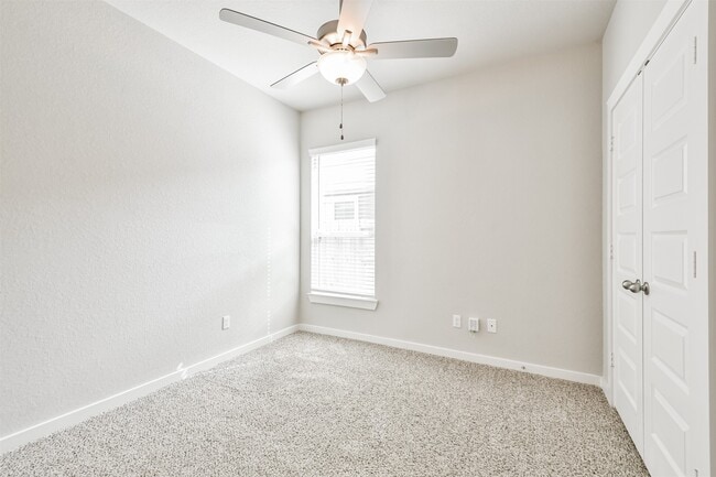 Building Photo - 25129 Pacific Wren Dr