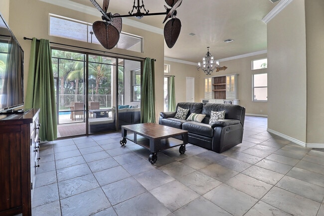 Building Photo - 1289 Beacon Cir