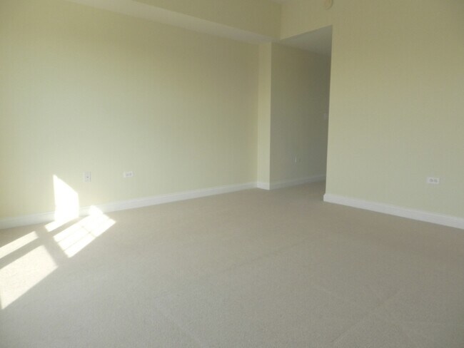 Building Photo - 101 Pointe Dr