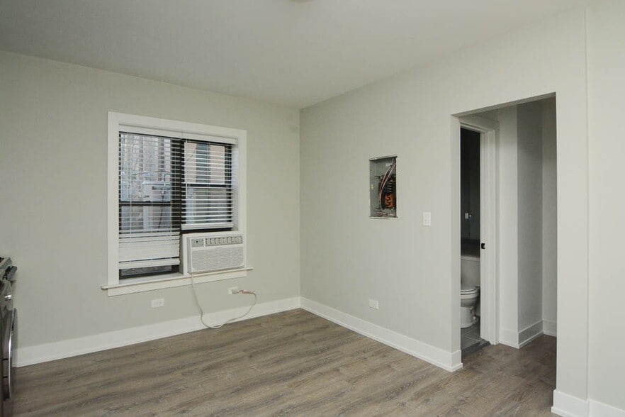 Building Photo - 434.5 W Belden Ave