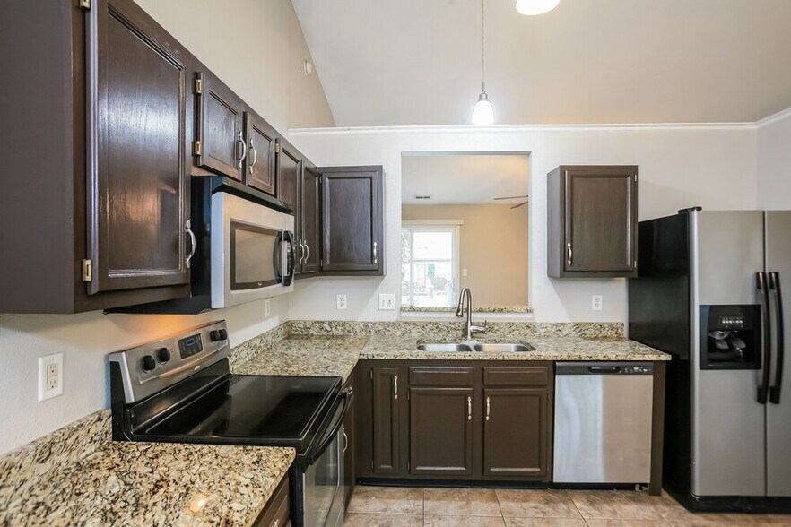 Building Photo - 1358 Evergreen Dr