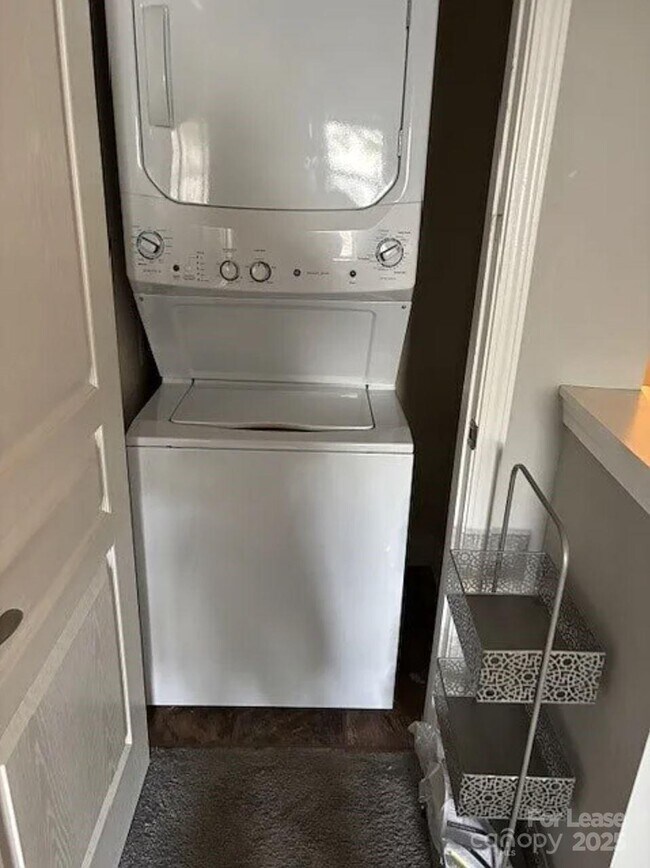 Building Photo - 1320 Fillmore Ave