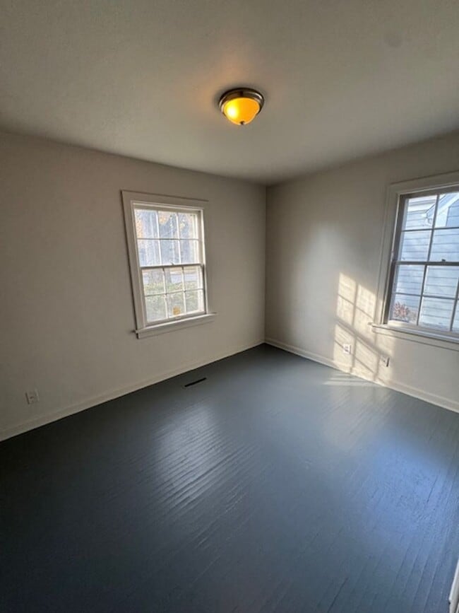 Building Photo - 1115 Milton St