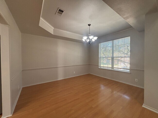 Building Photo - 4-Bed Home in Gated Community with Amenities