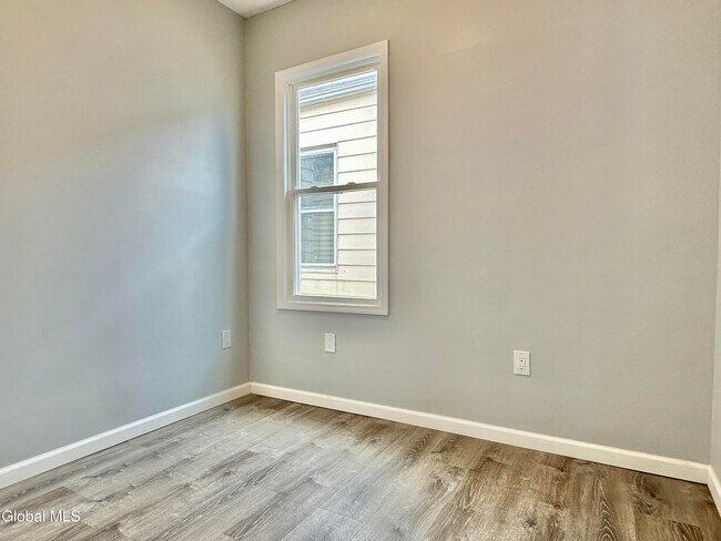 Building Photo - 37 High St