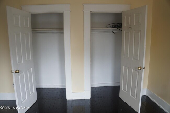 Building Photo - 226 W Burnett Ave