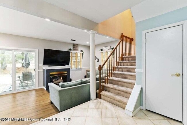 Building Photo - 15 Weller Pl