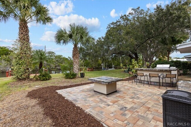 Building Photo - 11310 W Bayshore Dr