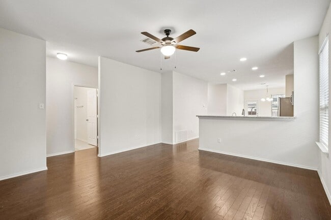 Building Photo - 212 La Dera Dr