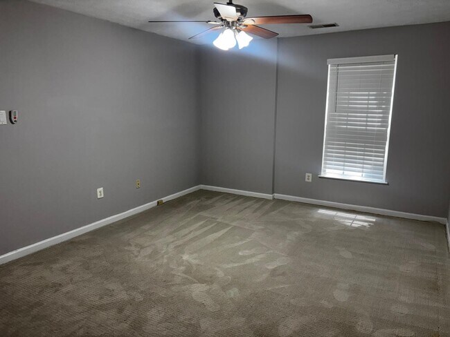 Building Photo - 3004 Hunting Ridge Dr