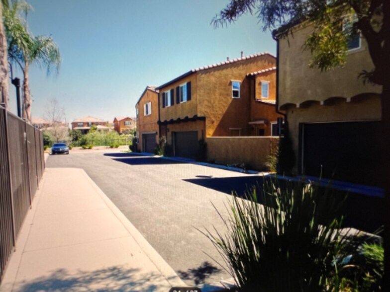 Building Photo - 37435 Paseo Tulipa