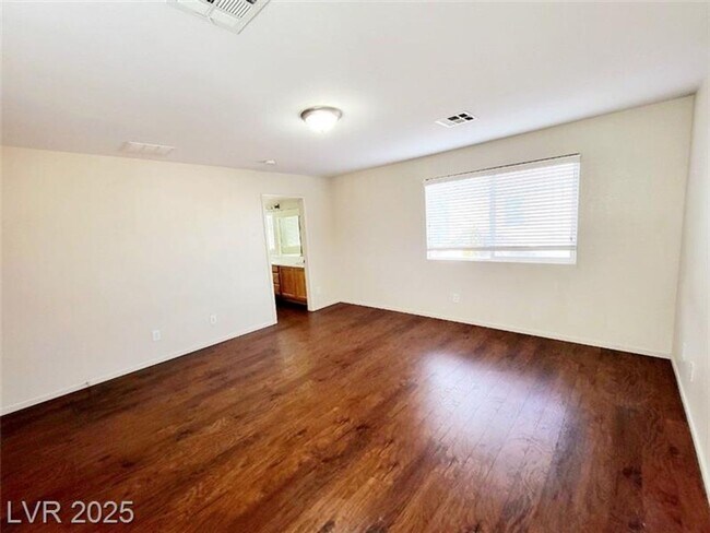 Building Photo - Beautiful Summerlin Home W/ Tesla 220V Cha...