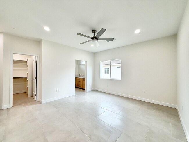 Building Photo - AVAILABLE NOW!! Beautiful 4 Bedroom 3 Bathroom Home in Cathedral City