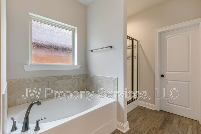 Building Photo - 612 Claiborne Trails Dr