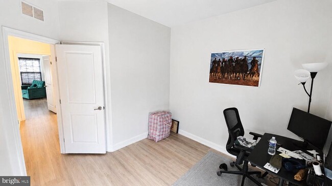 Building Photo - 610 Chance Place