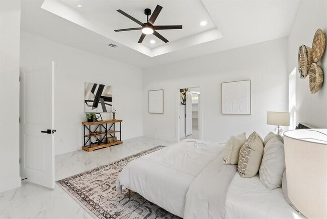 Building Photo - 418 Bedford Dr