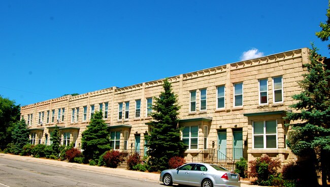 Building Photo - Castle Townhomes