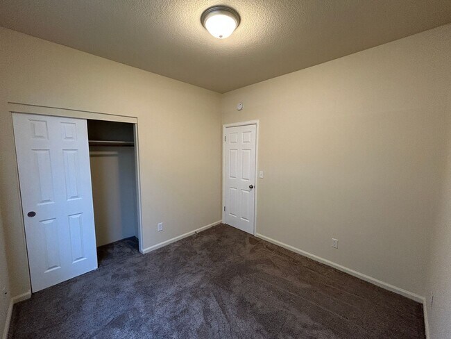 Building Photo - 7025 Sandy Souza Way