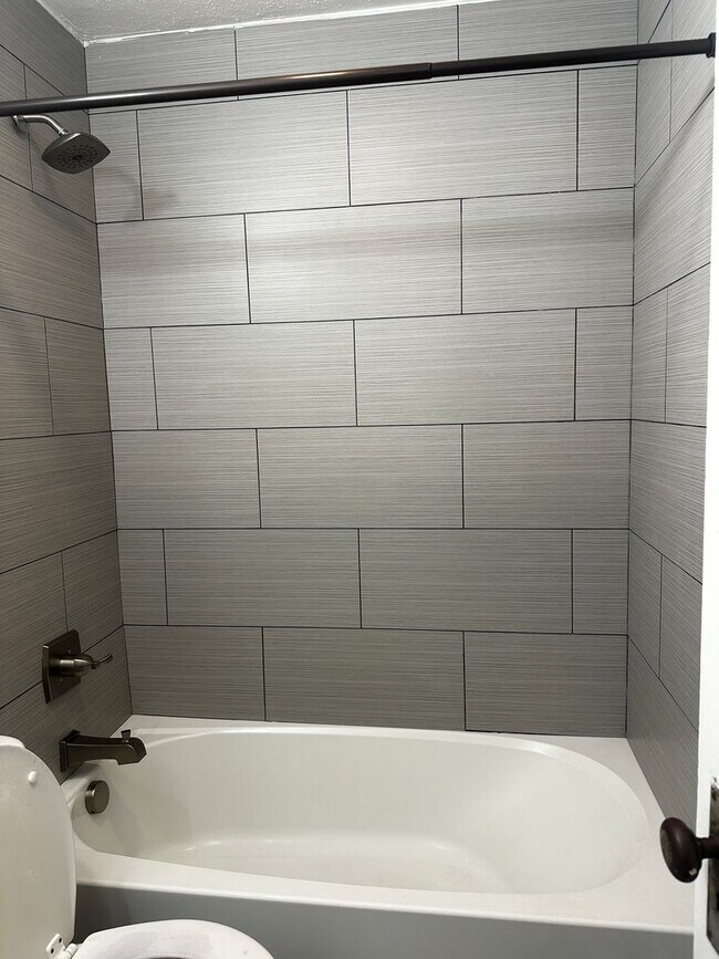 Building Photo - HALF OFF MARCH: Adorable 4 Bedroom UTILITIES INCLUDED!