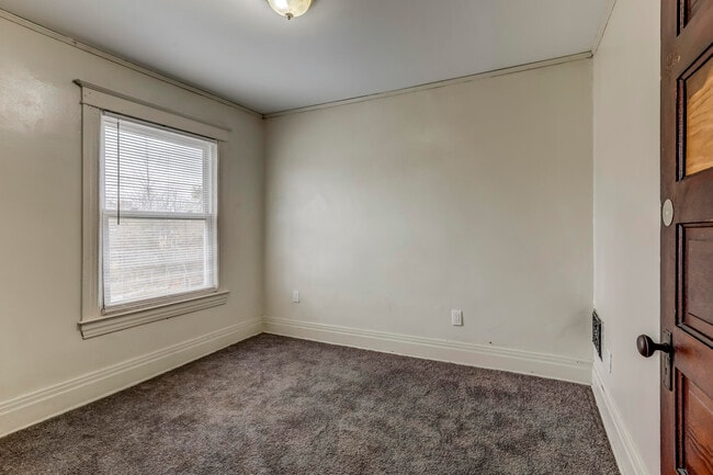 Building Photo - 5858 Seneca St