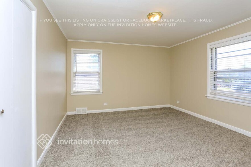 Building Photo - 9147 S Richmond Ave