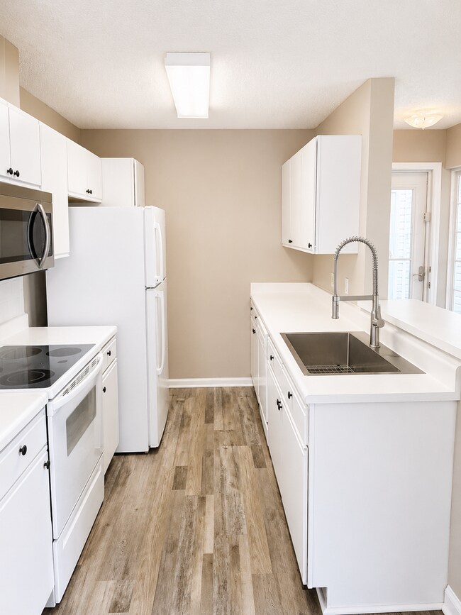 Building Photo - 2257 Huntingdon Dr