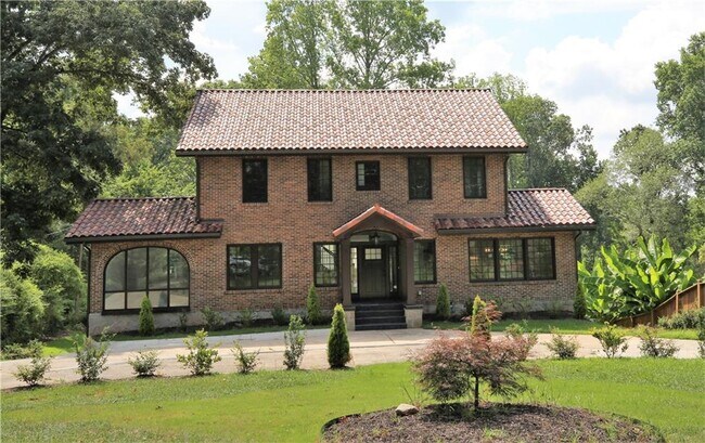 Building Photo - 957 Briarcliff Rd NE