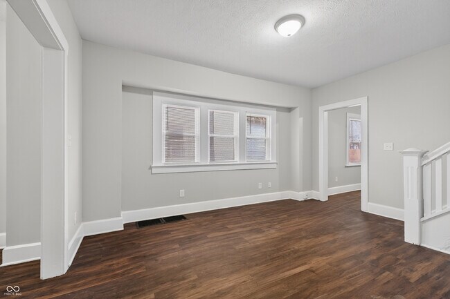 Building Photo - 926 W 32nd St