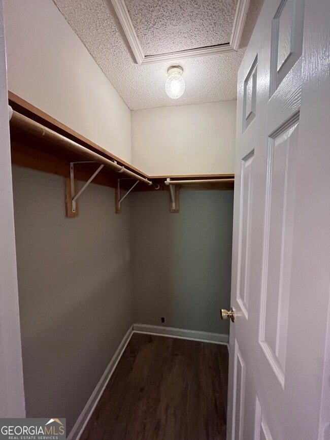 Building Photo - 300 Admiral's Walk Dr