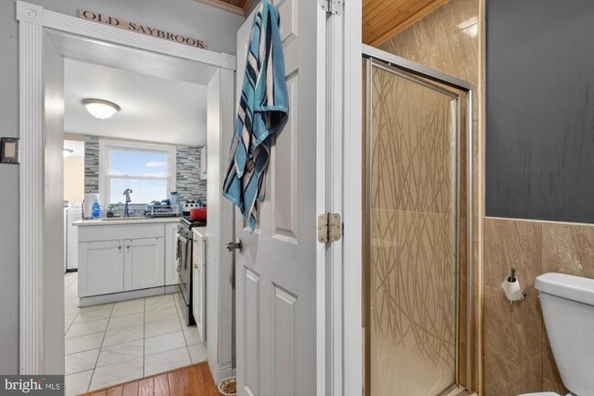 Building Photo - 416 E Flora St