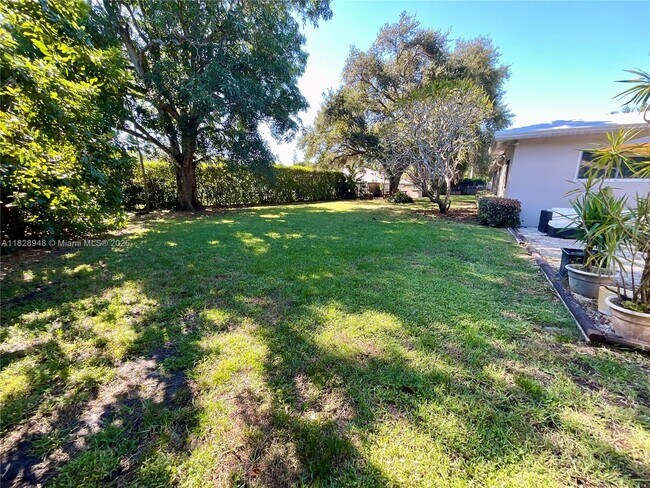 Building Photo - 4520 SW 24th Ave